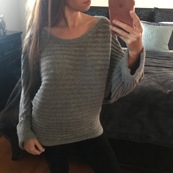 Ribbed Dolman Sleeve Multi-way Pullover - Picture 4 of 9